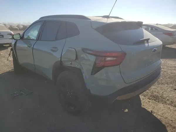 KL77LKE26RC214883 2024 CHEVROLET TRAX - Image 2