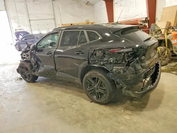 KL77LKE26RC221395 2024 CHEVROLET TRAX - Image 2