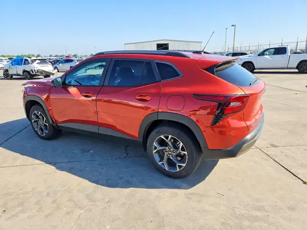 KL77LKE27RC064511 2024 CHEVROLET TRAX - Image 2