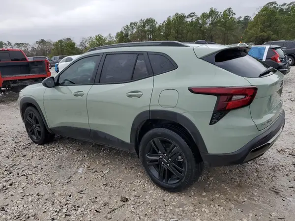 KL77LKE27RC108748 2024 CHEVROLET TRAX - Image 2