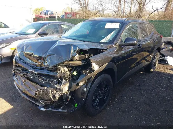 KL77LKE27RC127493 2024 CHEVROLET TRAX - Image 2