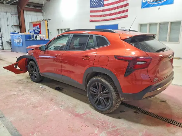 KL77LKE27RC138879 2024 CHEVROLET TRAX - Image 2
