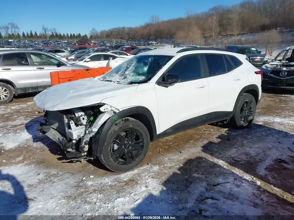 KL77LKE27RC148098 2024 CHEVROLET TRAX - Image 2