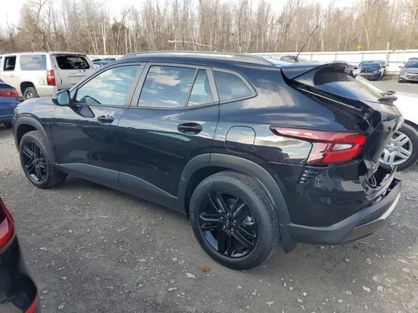 KL77LKE27RC158033 2024 CHEVROLET TRAX - Image 2
