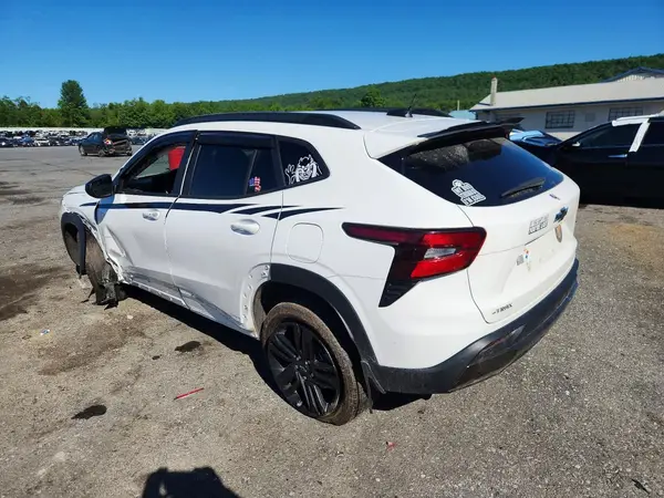 KL77LKE27RC226654 2024 CHEVROLET TRAX - Image 2