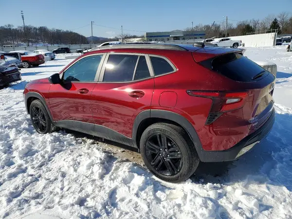 KL77LKE28RC098828 2024 CHEVROLET TRAX - Image 2