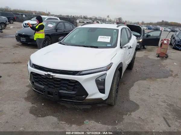 KL77LKE28RC106815 2024 CHEVROLET TRAX - Image 2