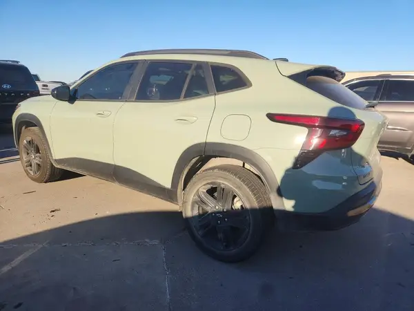 KL77LKE28RC111173 2024 CHEVROLET TRAX - Image 2