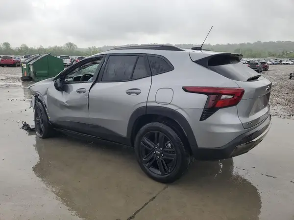 KL77LKE28RC133920 2024 CHEVROLET TRAX - Image 2