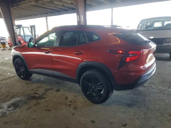 KL77LKE28RC134842 2024 CHEVROLET TRAX - Image 2