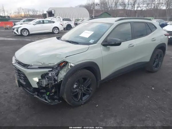 KL77LKE28RC149986 2024 CHEVROLET TRAX - Image 2