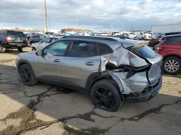 KL77LKE29RC053865 2024 CHEVROLET TRAX - Image 2