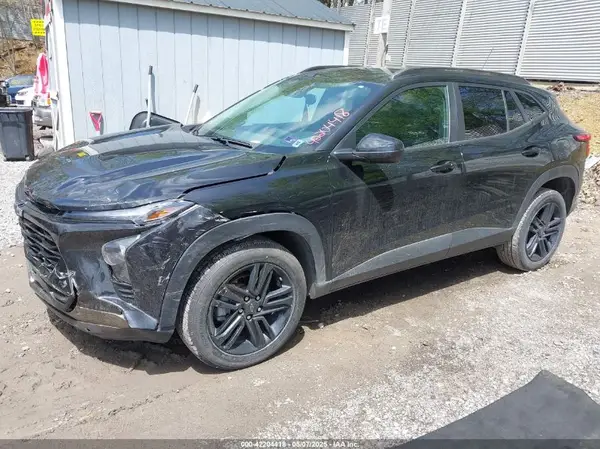 KL77LKE29RC112025 2024 CHEVROLET TRAX - Image 2
