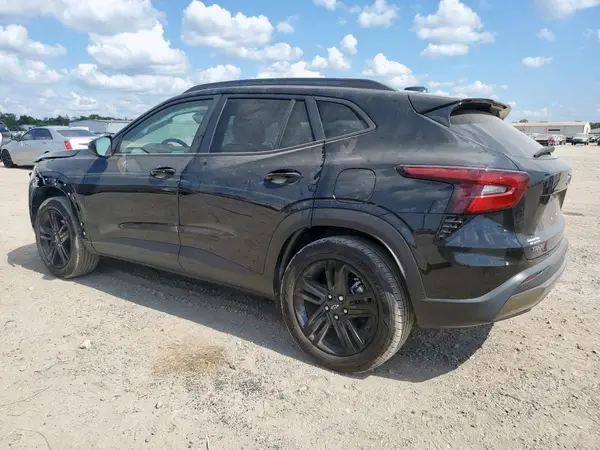 KL77LKE29RC133473 2024 CHEVROLET TRAX - Image 2
