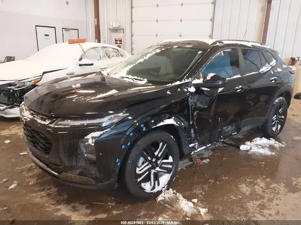 KL77LKE29RC158552 2024 CHEVROLET TRAX - Image 2