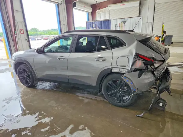 KL77LKE29RC228633 2024 CHEVROLET TRAX - Image 2