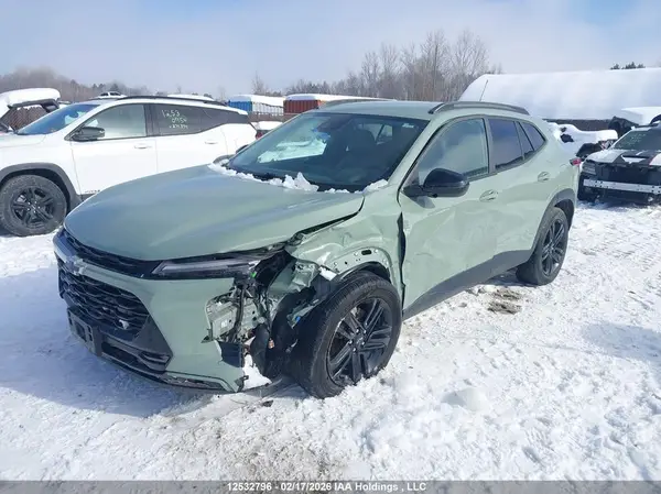 KL77LKE29SC122222 2025 CHEVROLET TRAX - Image 2