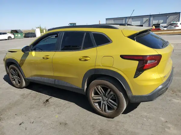 KL77LKE2XRC023385 2024 CHEVROLET TRAX - Image 2