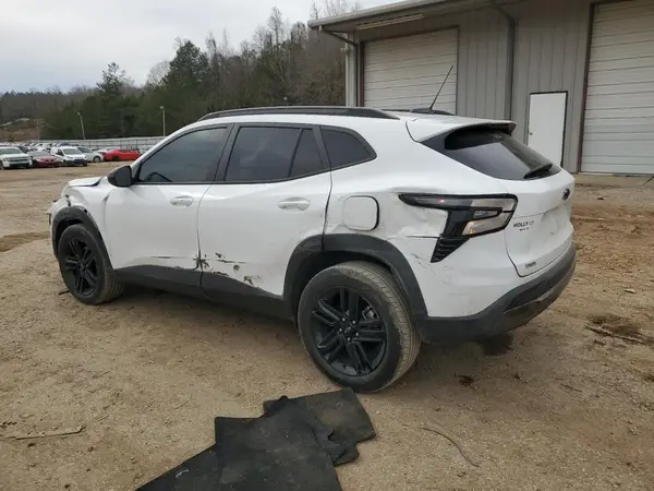 KL77LKE2XRC028750 2024 CHEVROLET TRAX - Image 2