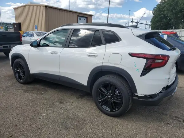 KL77LKE2XRC034354 2024 CHEVROLET TRAX - Image 2