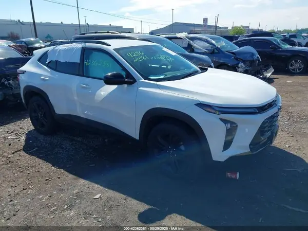 KL77LKE2XRC200551 2024 CHEVROLET TRAX - Image 1