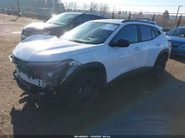 KL77LKE2XRC216510 2024 CHEVROLET TRAX - Image 2