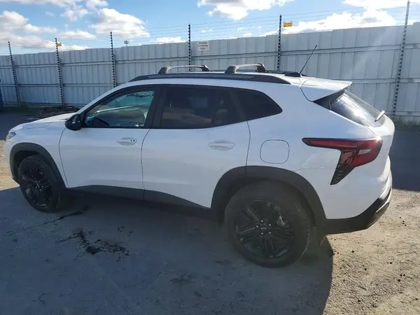 KL77LKE2XRC228933 2024 CHEVROLET TRAX - Image 2
