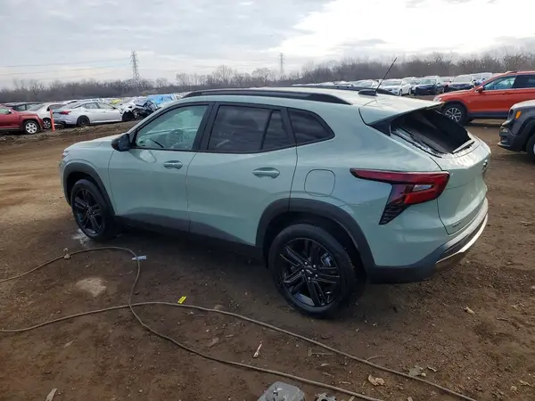 KL77LKEP0SC012378 2025 CHEVROLET TRAX - Image 2