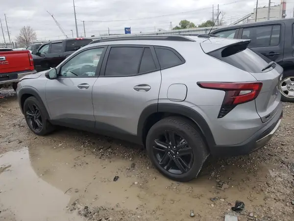 KL77LKEP0SC089784 2025 CHEVROLET TRAX - Image 2