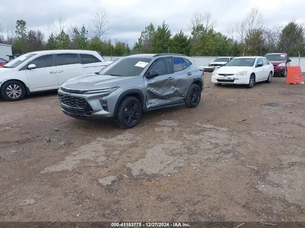 KL77LKEP0SC092250 2025 CHEVROLET TRAX - Image 2
