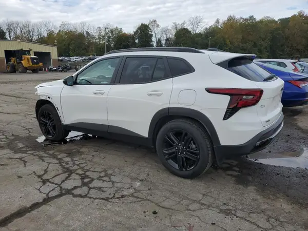 KL77LKEP0SC110553 2025 CHEVROLET TRAX - Image 2