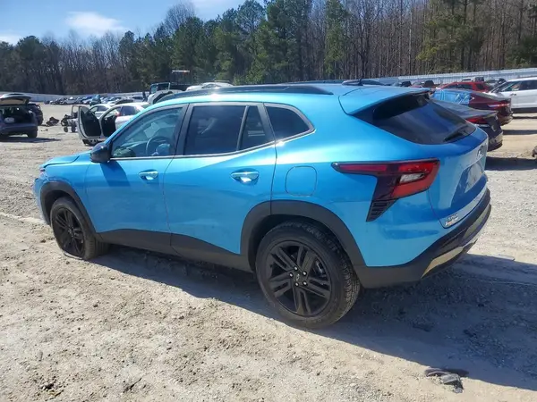 KL77LKEP0SC194745 2025 CHEVROLET TRAX - Image 2