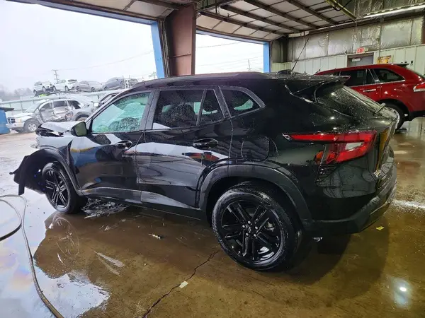 KL77LKEP0SC244527 2025 CHEVROLET TRAX - Image 2