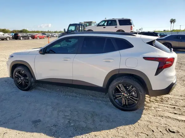 KL77LKEP0SC279746 2025 CHEVROLET TRAX - Image 2
