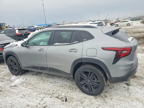 KL77LKEP0SC294988 2025 CHEVROLET TRAX - Image 2