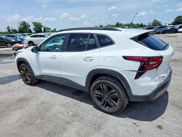 KL77LKEP0SC320974 2025 CHEVROLET TRAX - Image 2