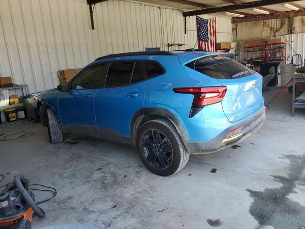 KL77LKEP0SC330386 2025 CHEVROLET TRAX - Image 2