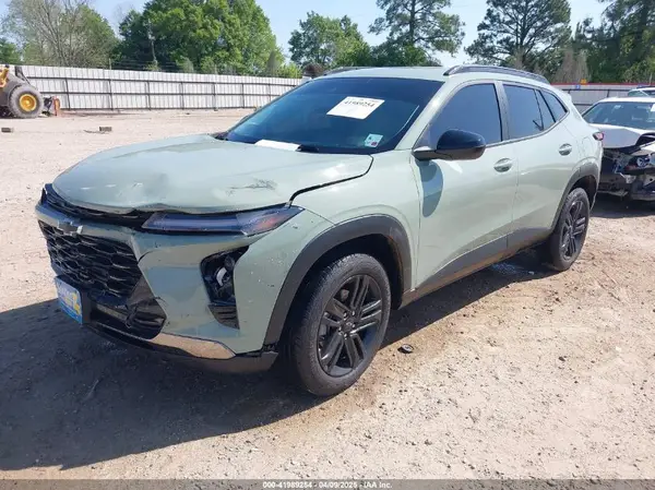 KL77LKEP1SC004435 2025 CHEVROLET TRAX - Image 2