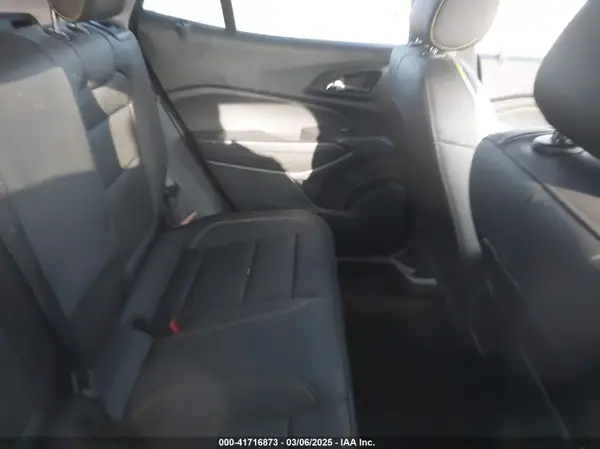 KL77LKEP1SC039167 2025 CHEVROLET TRAX - Image 8