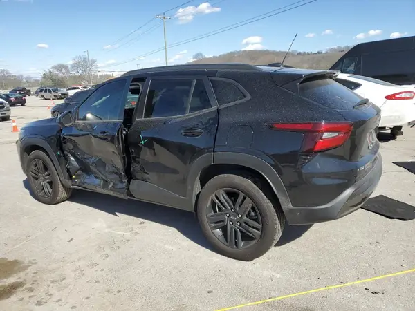 KL77LKEP1SC053926 2025 CHEVROLET TRAX - Image 2