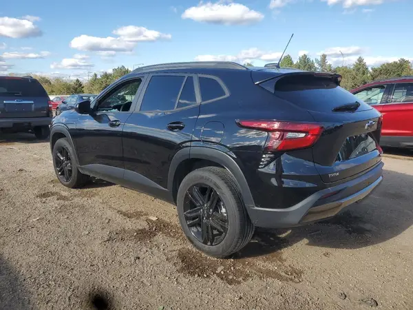 KL77LKEP1SC056552 2025 CHEVROLET TRAX - Image 2