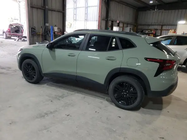 KL77LKEP1SC058270 2025 CHEVROLET TRAX - Image 2