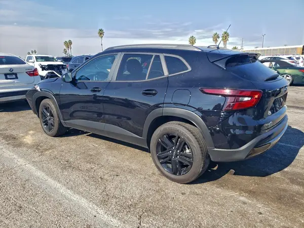 KL77LKEP1SC065543 2025 CHEVROLET TRAX - Image 2