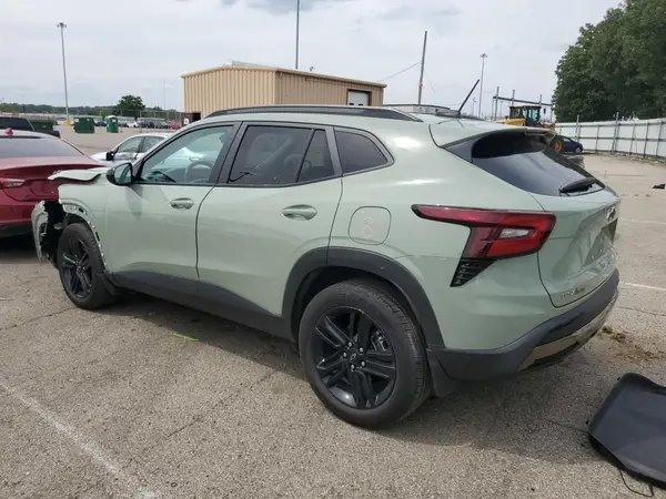 KL77LKEP1SC069477 2025 CHEVROLET TRAX - Image 2