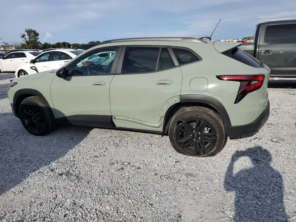 KL77LKEP1SC073481 2025 CHEVROLET TRAX - Image 2