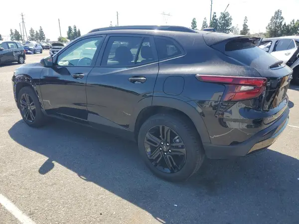 KL77LKEP1SC087185 2025 CHEVROLET TRAX - Image 2