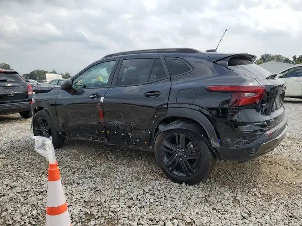 KL77LKEP1SC087882 2025 CHEVROLET TRAX - Image 2
