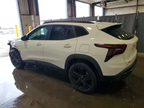 KL77LKEP1SC094234 2025 CHEVROLET TRAX - Image 2