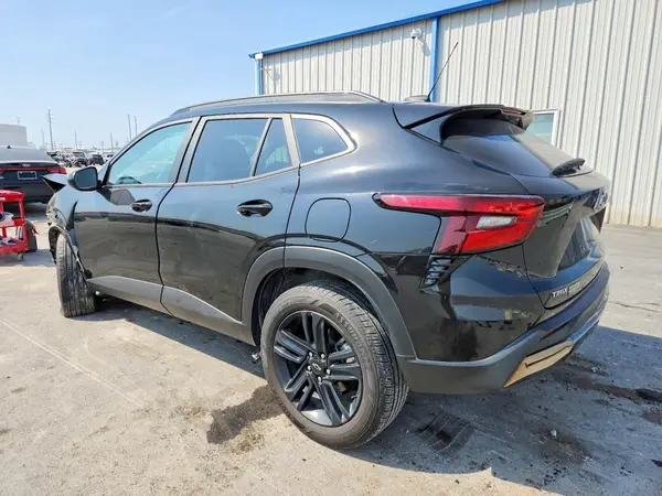 KL77LKEP1SC117379 2025 CHEVROLET TRAX - Image 2