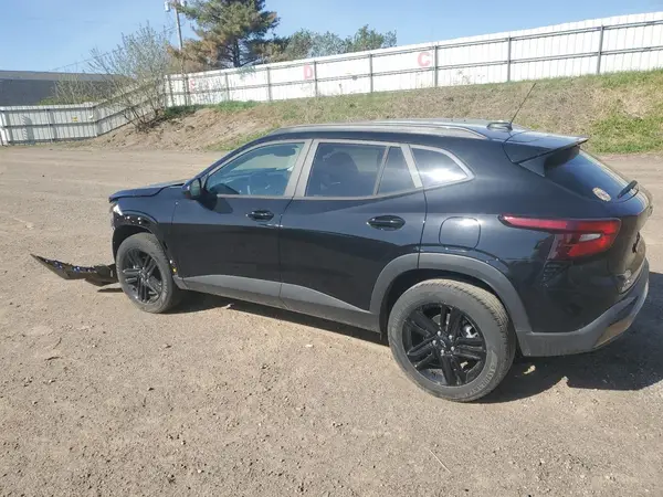 KL77LKEP1SC132495 2025 CHEVROLET TRAX - Image 2